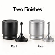 並べたブラックとシルバーのアルミ製ドージングカップセット