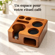 Station de tassage en bois 58 mm dans une cuisine