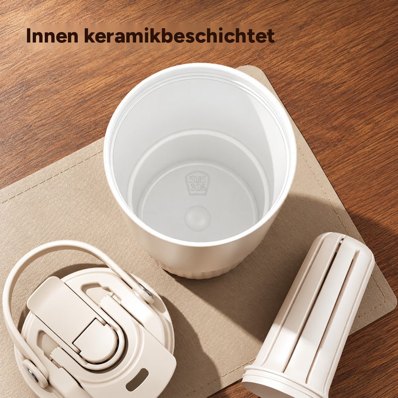 Keramikbeschichtetes Becherinneres mit SUS-316-Prägung am Boden, daneben der passende Deckel
