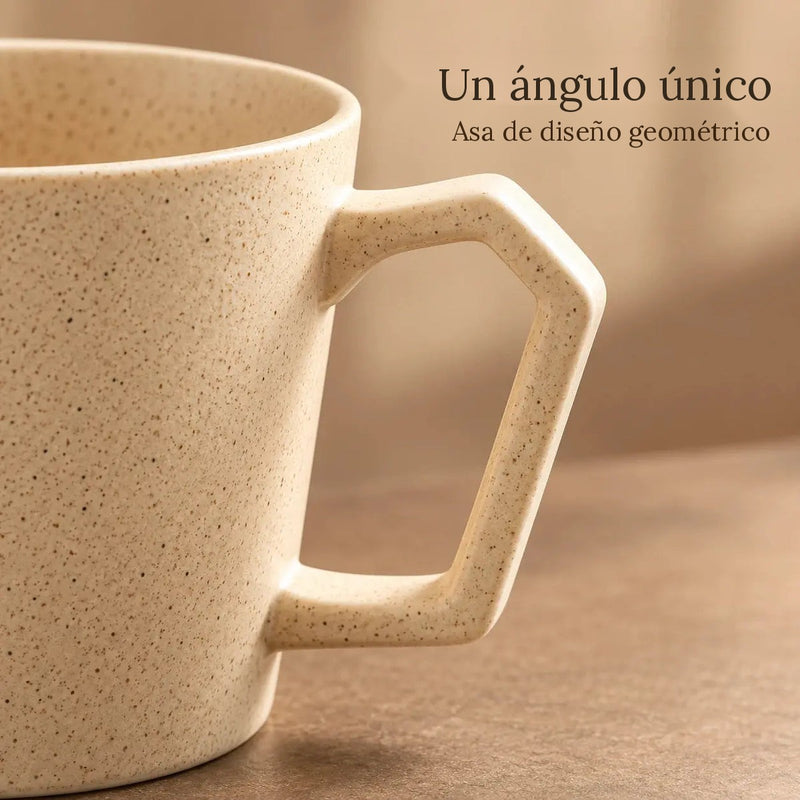 Asa geométrica de la taza de cerámica color arena