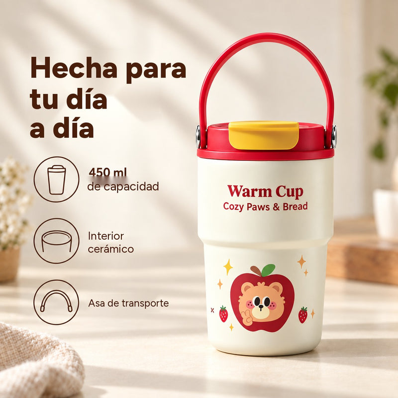 Taza roja de 450 ml con tapa abatible amarilla junto a iconos de capacidad, interior cerámico y asa