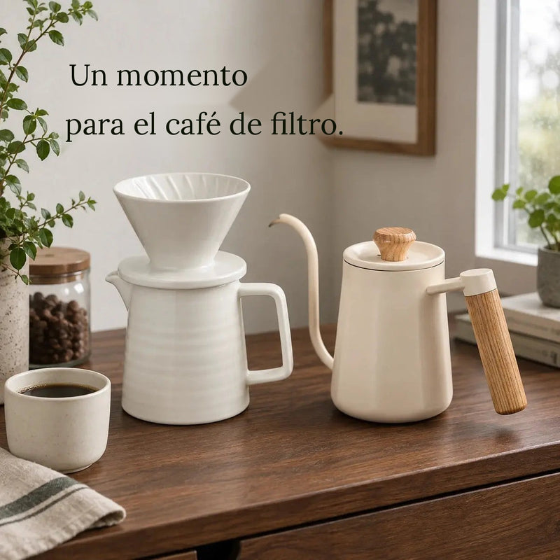 Kit de café de filtro de cerámica en un rincón de café junto a la ventana