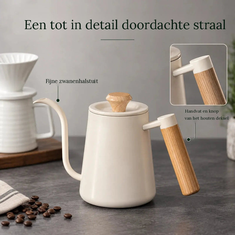 Close-up van de zwanenhalswaterkoker van de filterkoffieset
