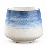 Blaue 200-ml-Verkostungstasse aus Keramik mit horizontaler Verlaufsglasur vor weißem Hintergrund.