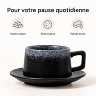 Tasse et soucoupe : céramique cuite à haute température, émail nuancé, nettoyage à l’éponge douce