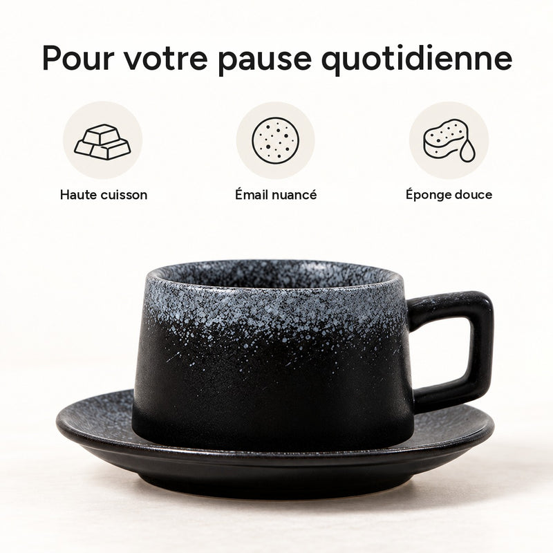 Tasse et soucoupe : céramique cuite à haute température, émail nuancé, nettoyage à l’éponge douce