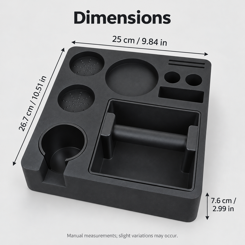 Maßübersicht der schwarzen Espressostation: Breite 25 cm, Tiefe 26,7 cm und Höhe 7,6 cm.
