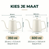 Zwanenhalswaterkoker in twee maten: 350 ml (20 cm lang × 11,3 cm hoog, body Ø 7,6 cm) en 600 ml (20,5 cm lang × 13,6 cm hoog, body Ø 9 cm)