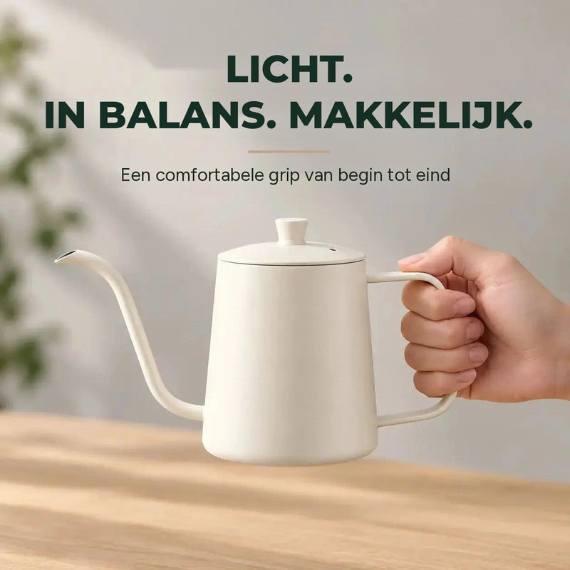 Hand die de witte zwanenhalswaterkoker vasthoudt, licht en goed in balans