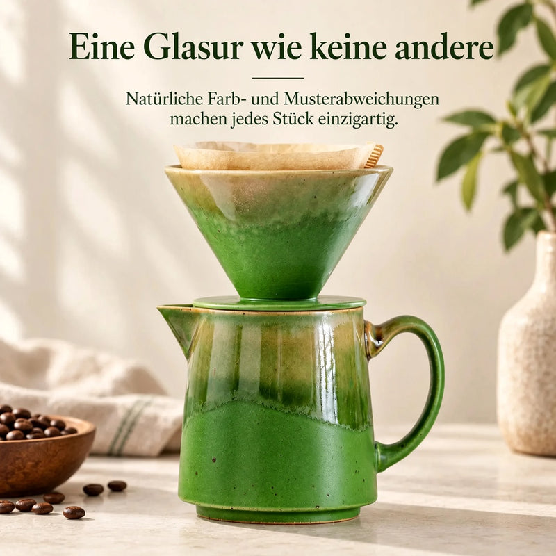 Reaktive Glasur mit natürlichen Farbabweichungen am grünen Pour-Over-Set