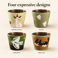 Vier Keramiktassen-Designs: Festtagsgans, Tauben, Vogel mit Blättern und Schwarze Katze.