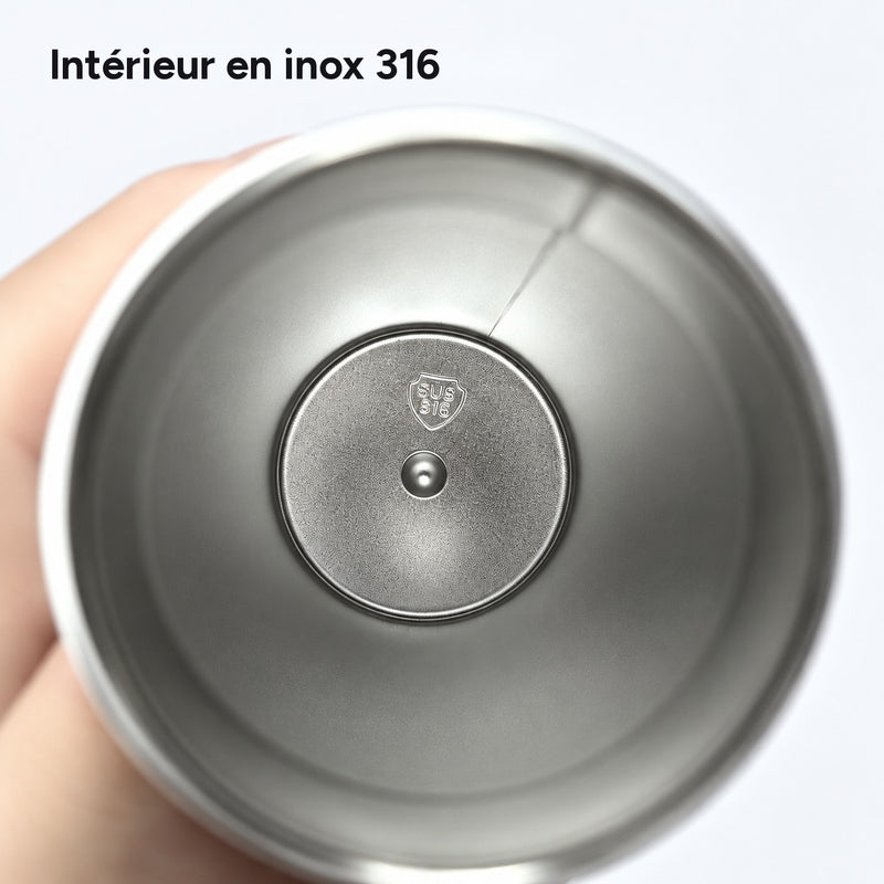 Gros plan sur l’intérieur de la gourde marqué inox 316
