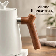 Griff in Holzoptik am weißen Schwanenhalskessel
