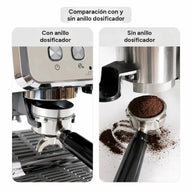 Comparación con y sin anillo dosificador: menos café derramado alrededor del portafiltro