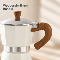 Close-up van het houtlook-PP-handvat van de mokapot en het zilveren dekselscharnier