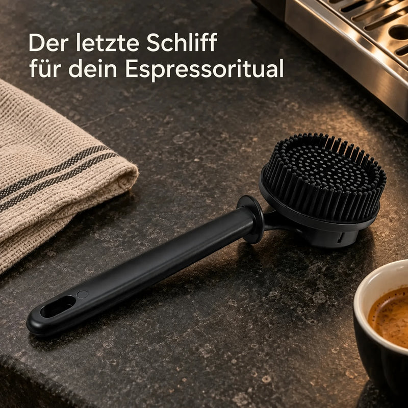 Silikon-Brühgruppenbürste neben einem Espresso