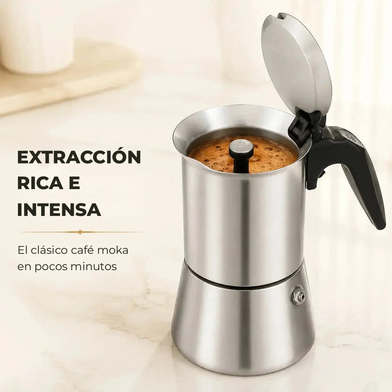 Extracción intensa del café con la cafetera moka de acero inoxidable