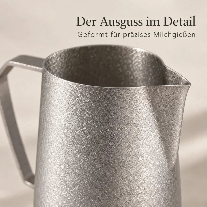 Latte-Art-Ausguss des silbernen Milchkännchens aus Titan