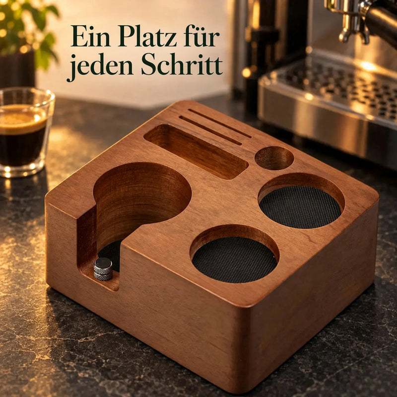 Tamperstation aus Massivholz an der Kaffeebar