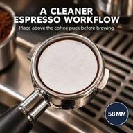 Filtro de papel de 58 mm colocado en una cesta de portafiltro de espresso