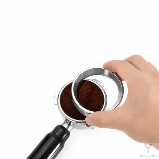 Magnetic dosing funnel on a portafilter basket