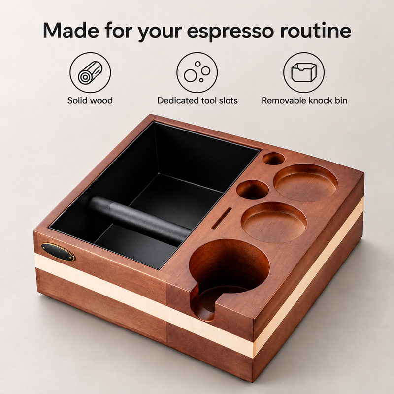 Den stora stationen med kropp i massivt trä, särskilda fack för verktyg och löstagbar svart knock box.