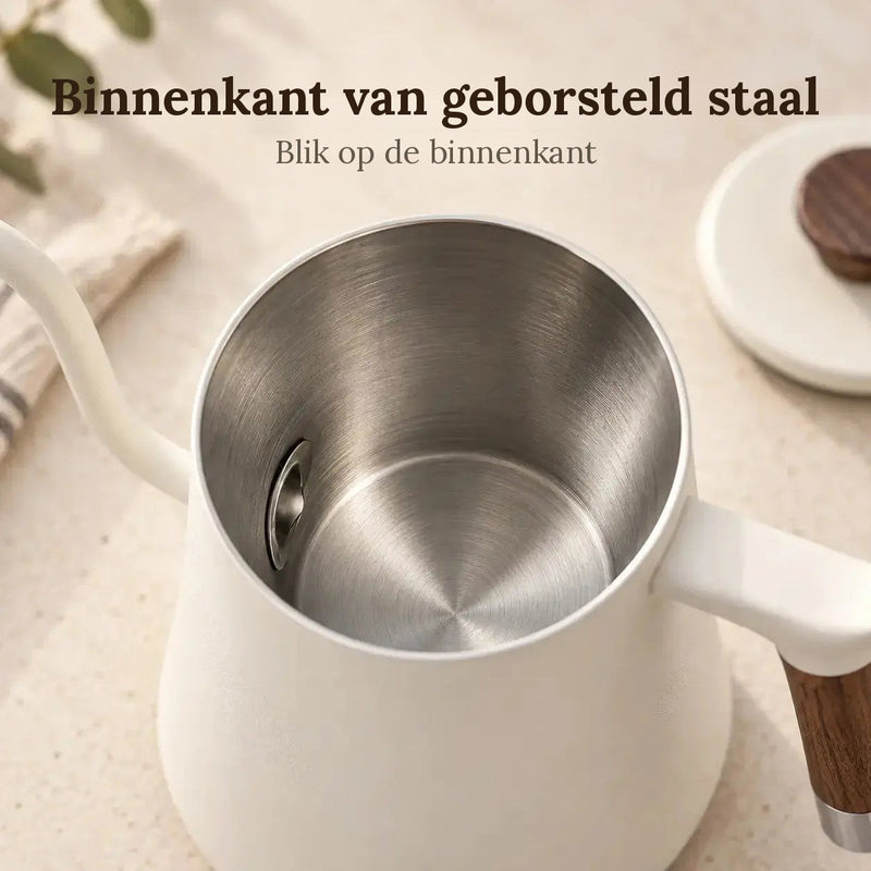 Geborstelde stalen binnenkant van de waterkoker