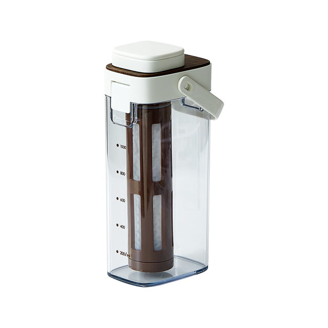Cold Brew Coffee Pitcher 1000ml with Filter - in use