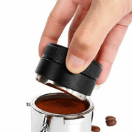 Espresso Distributor Leveler 51/53/58mm Aluminum Alloy 3-Leaf: portafilter action